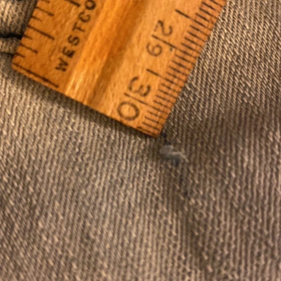 Distressed jeans with cutout side legs. - Picture 4 of 7